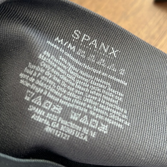 NWT Spanx Look at Me Now Seamless Leggings Black Camo Medium - Picture 13 of 13